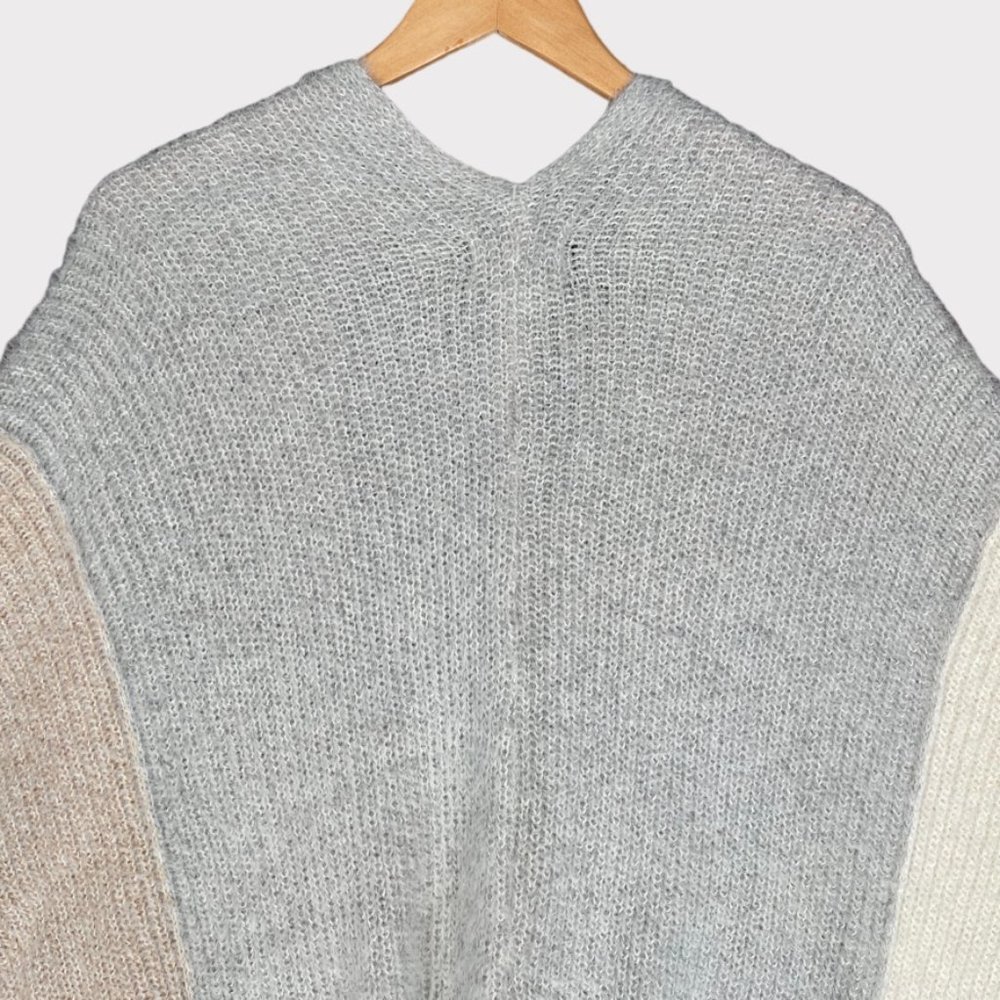 Anthropologie Gray and Cream Poncho - Picture 10 of 13